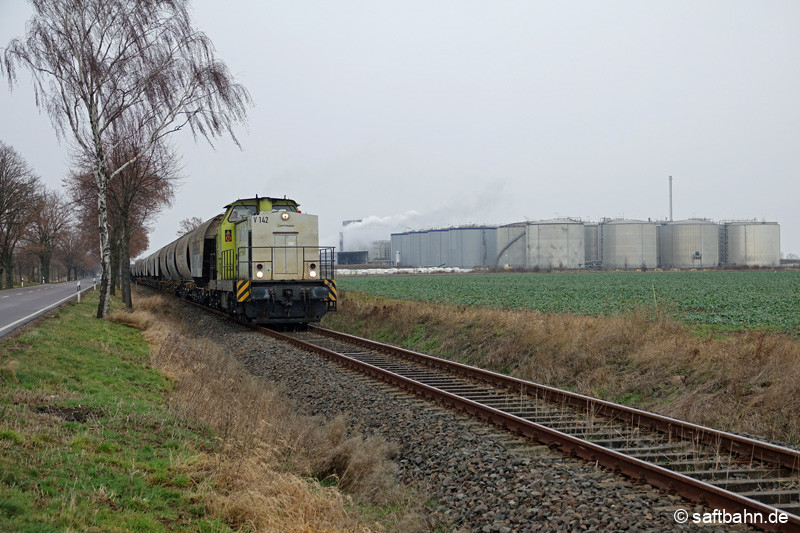Abfahrt mit dem Leergetreidezug und einer Wagengruppe Ethanolwagen in Zörbig.