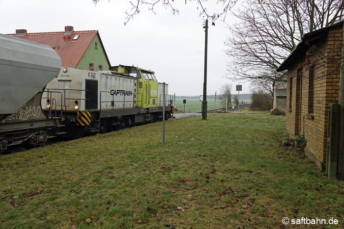V142 mit dem Leergetreide in Heideloh.