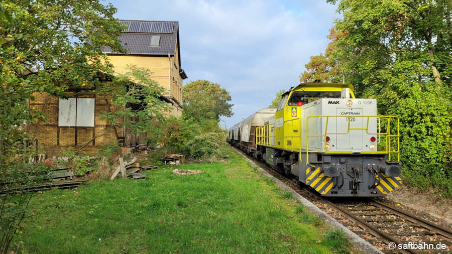 Seltener Lokeinsatz: Die RBB setzte 275 820 (MaK-Typ G1206) auf der