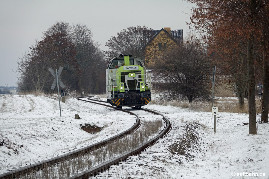 Ehr selten sind Triebfahrzeugfahrten auf der Saftbahnstrecke anzutreffen: 650 093 fuhr ohne entsprechenden Anhang nach Zörbig und konnte in Großzöberitz angetroffen werden.