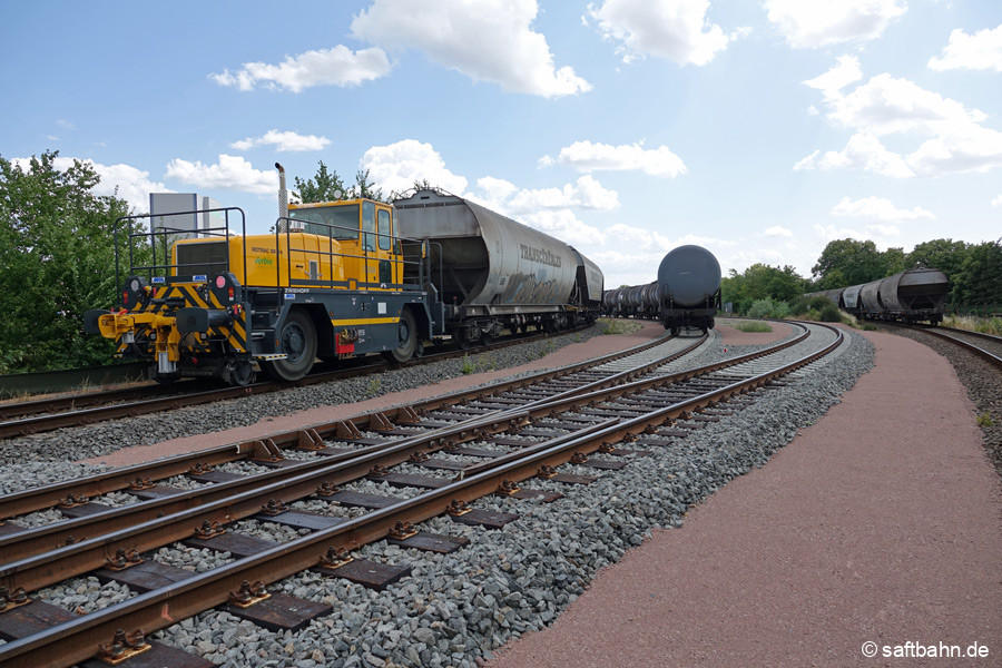 Obwohl die neuen Werksgleise noch nicht vollumfänglich genutzt werden können, nutzt die Werksbahn diese bereits um Wagengruppen zwischenzuparken.