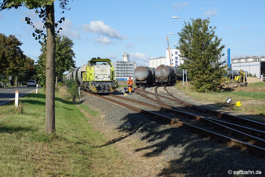 Bereitstellung der Getreidewagen auf dem Streckengleis.