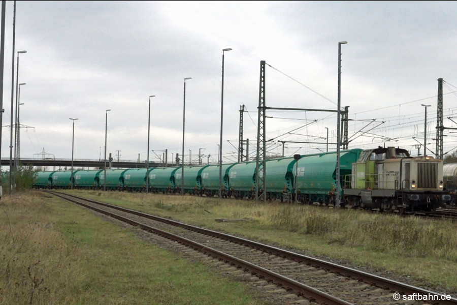 Rangieren des Wagenzuges zum Bitterfelder Bahnhof, zur Übergabe an Freightliner. 