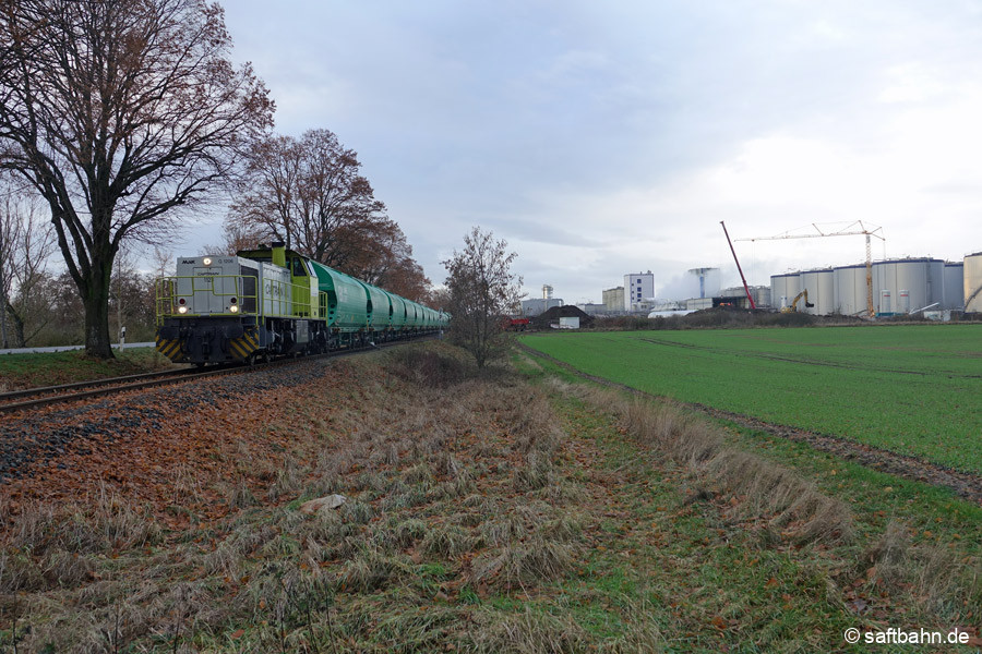 Abfahrt für 275 120 am 11.12.23 in Zörbig, mit der letzten Wagengruppe nach Bitterfeld.