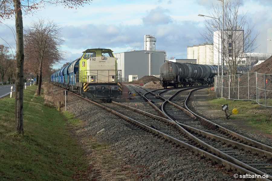Abstellen und Zusammenführen der Wagengruppen in Zörbig Thura Mark; mit Lok V142 RBB/Captrain.