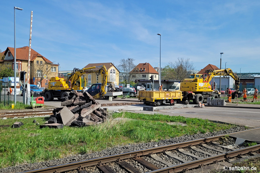 Bauarbeiten im Gleis zum Rangierbahnhof Nord in Bitterfeld.<br>Im Vordergrund das Gleis nach Zörbig.
