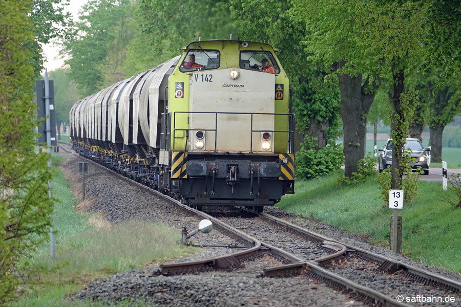Kurz vor dem Ziel erreicht V142 die leider noch nicht genutzte Anschlussweiche am km 13,3.