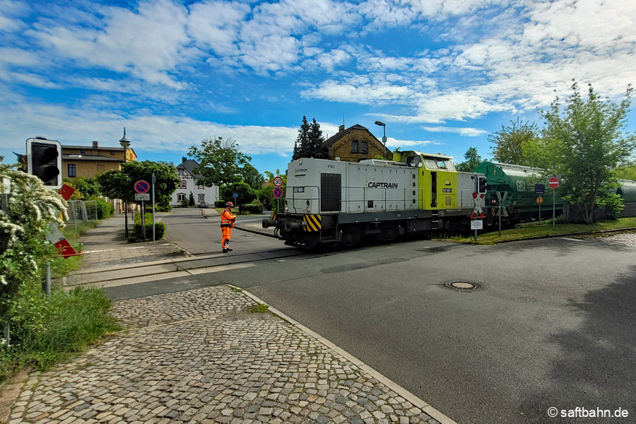 Sandersdorf: Nun komplett ohne Funktion ist der Bahnübergang in der Bahnhofsstraße.