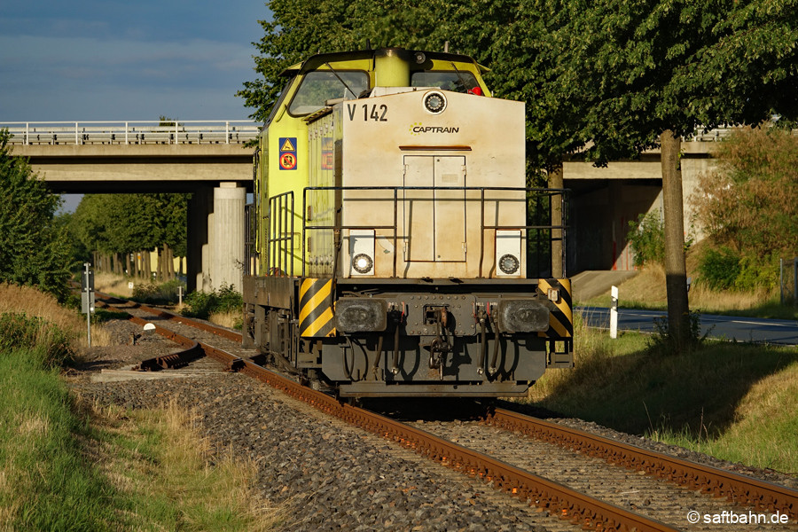 Wenige Augenblicke später fährt V142 auf Heideloh zu.